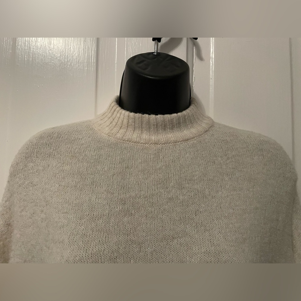 Cozy Oversized Sweater Dress with Pockets - Picture 2 of 9
